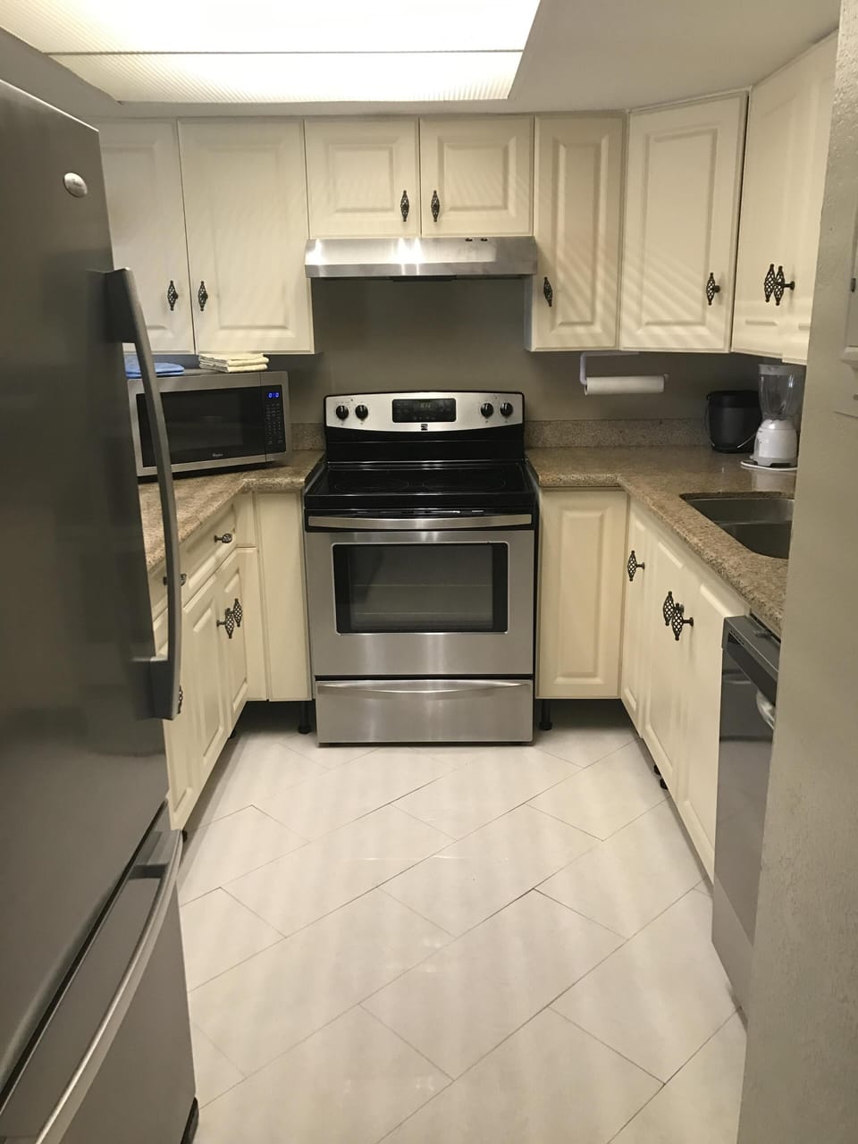 stove, fridge, dishwasher, in kitchen