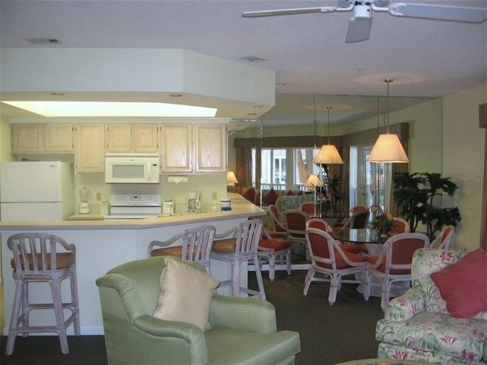 Ocean Palms Villa Rental - Full Kitchen and Dining Area 