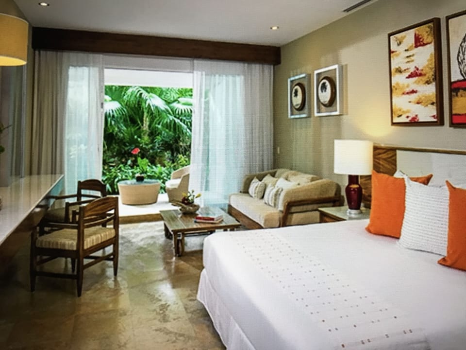 2nd Bedroom, King bed