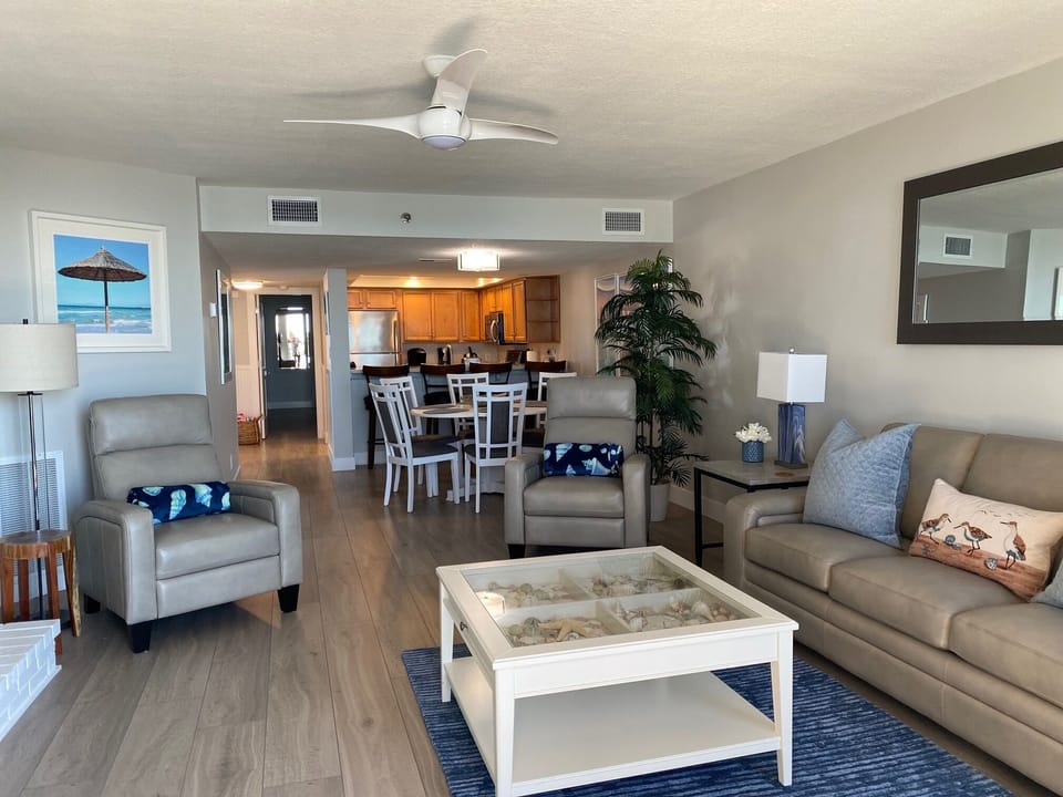 Living room with plenty of seating