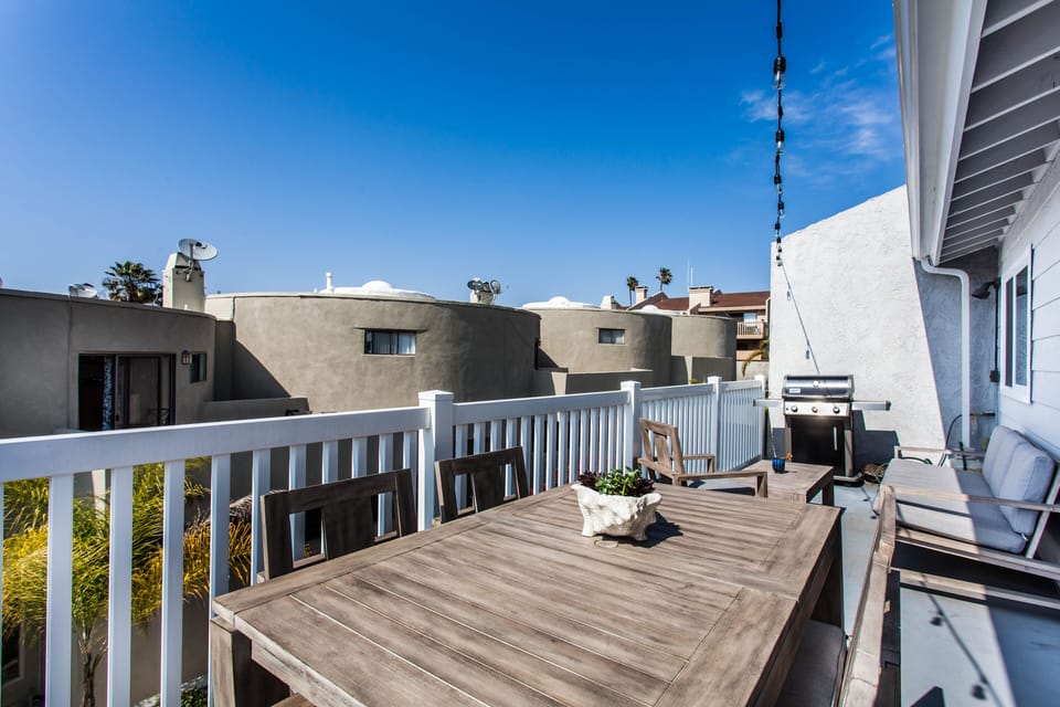 Deck off dining room with gas BBQ