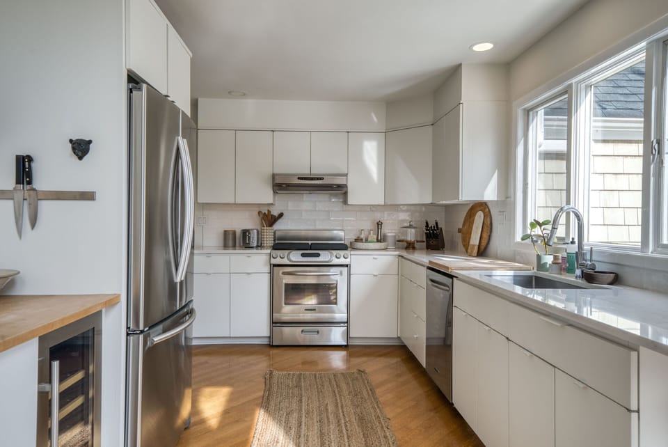 Fully equipped kitchen with everything you need to enjoy your stay.