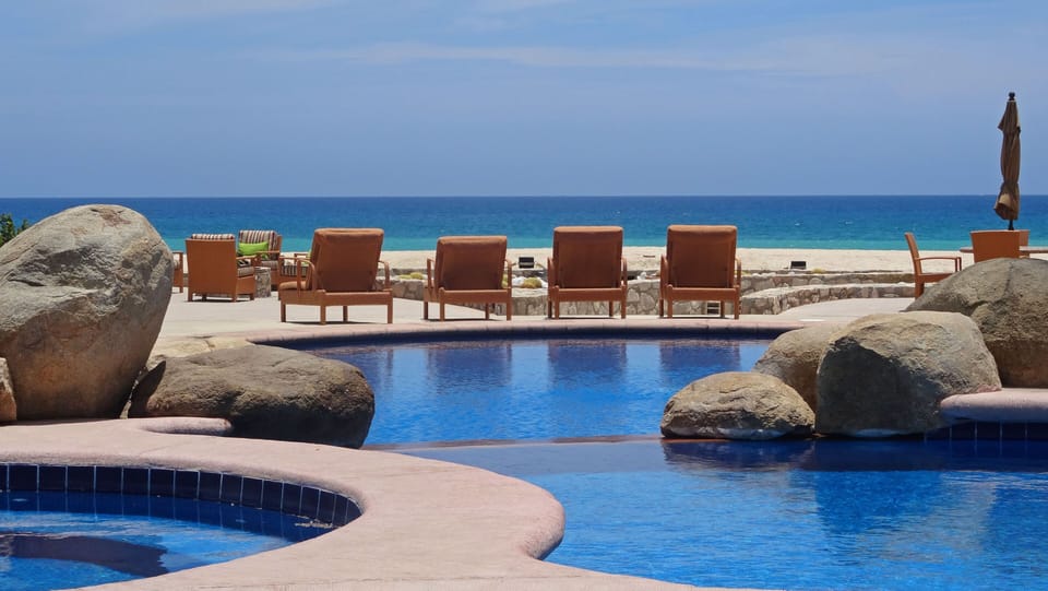 Beach-side swimming pool, hot tub & gas firepit