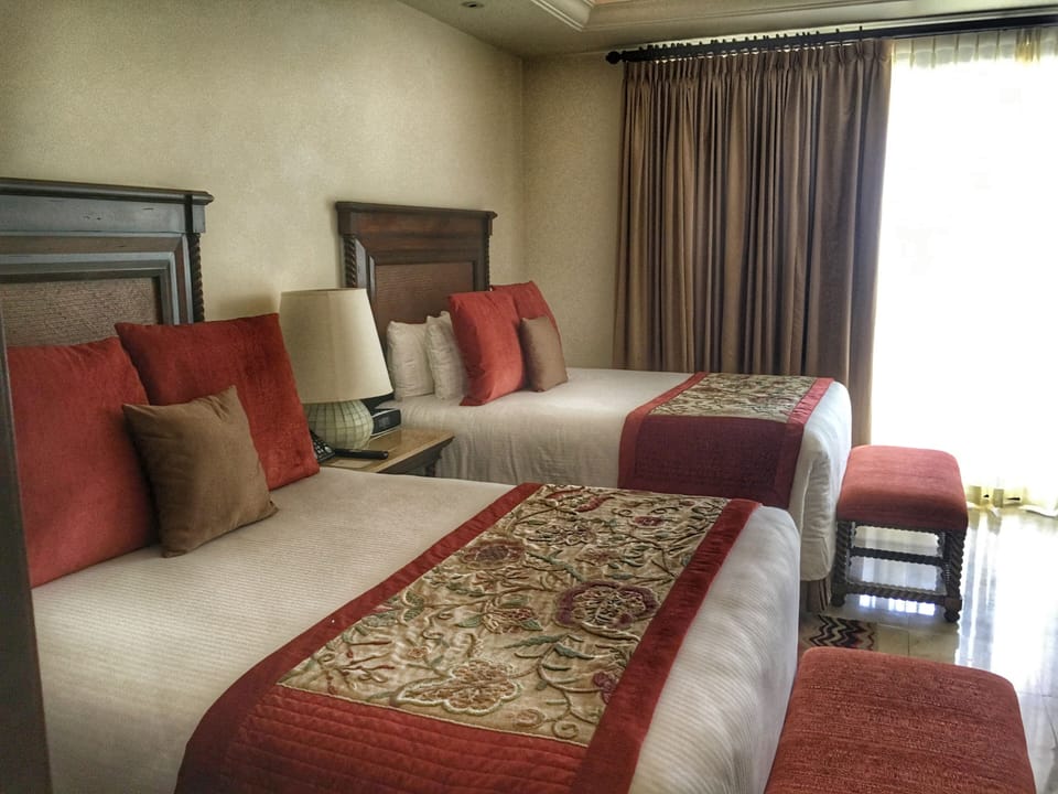 2nd bedroom with 2 queen beds
