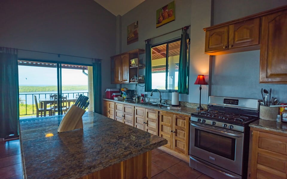 Panama Lifestyle Vacation Rentals (786)374-2439 info@pa-life.com