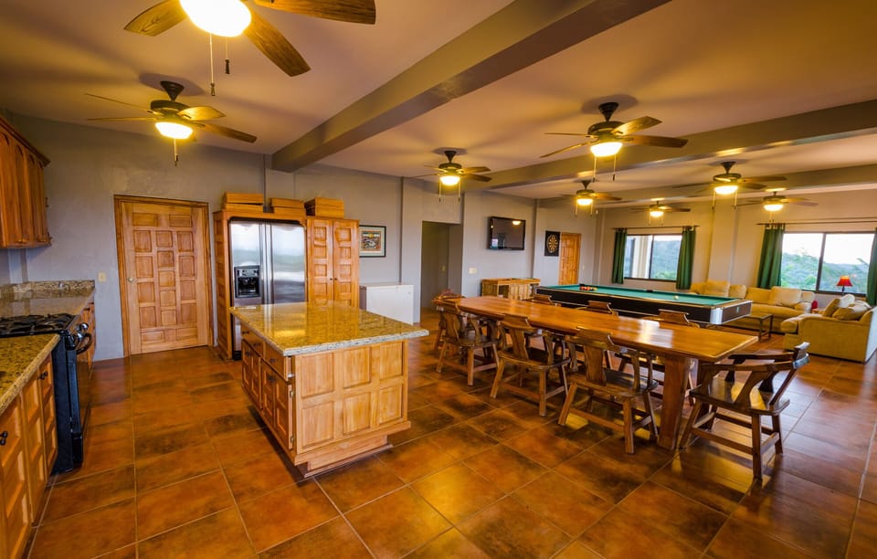 Panama Lifestyle Vacation Rentals (786)374-2439 info@pa-life.com
