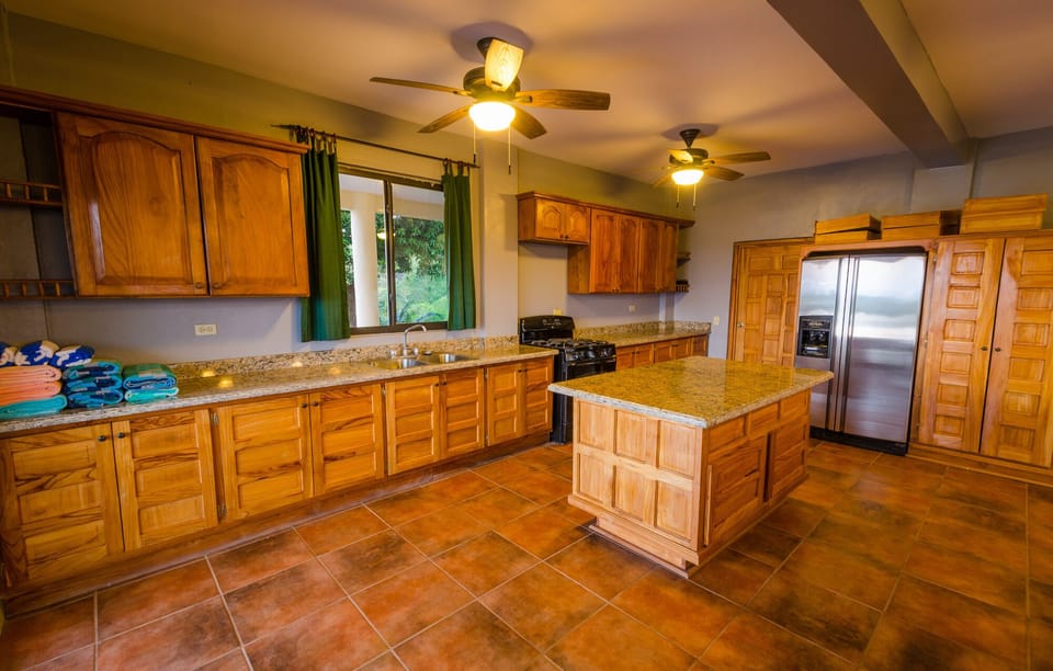 Panama Lifestyle Vacation Rentals (786)374-2439 info@pa-life.com