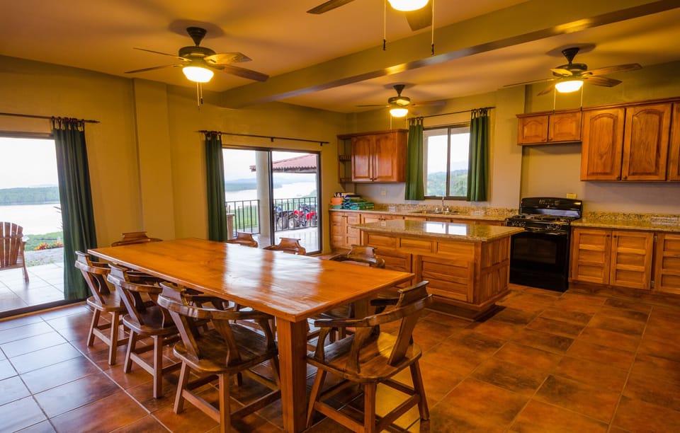 Panama Lifestyle Vacation Rentals (786)374-2439 info@pa-life.com