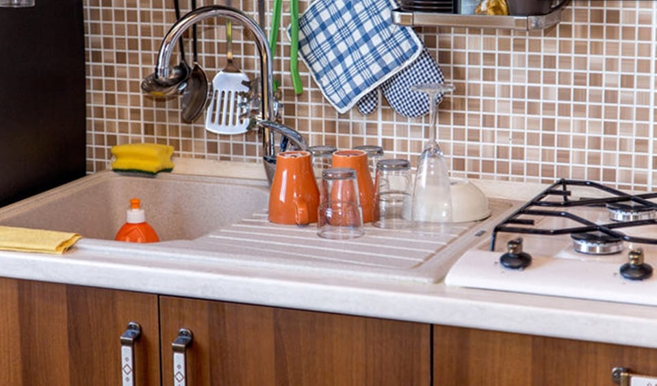 Free Use of Kitchen (microwave, kitchenware,pans)