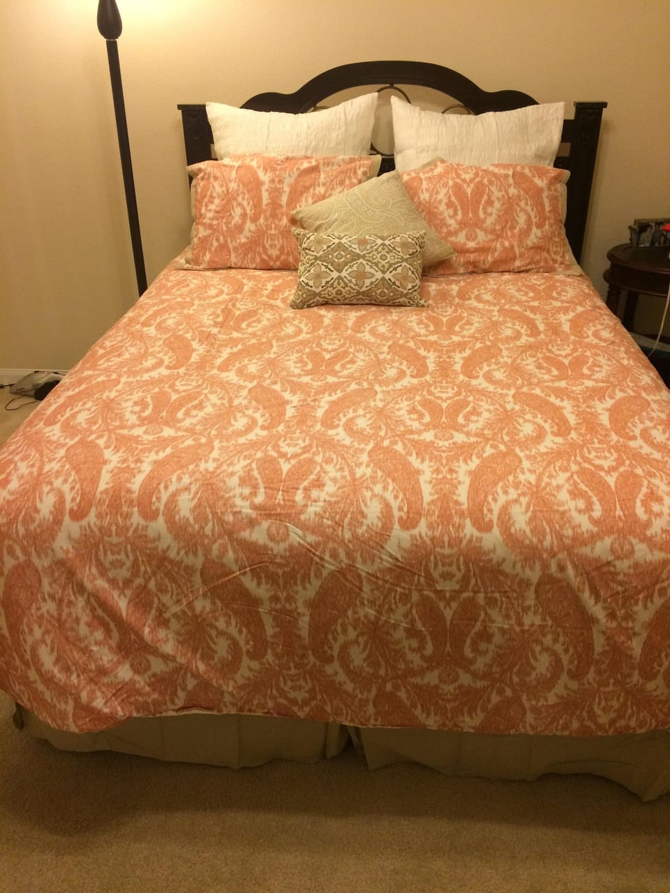 Master bedroom with queen size bed