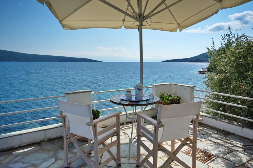 Private balcony with spectacular views looking into the marine park ,dolphins?: 
