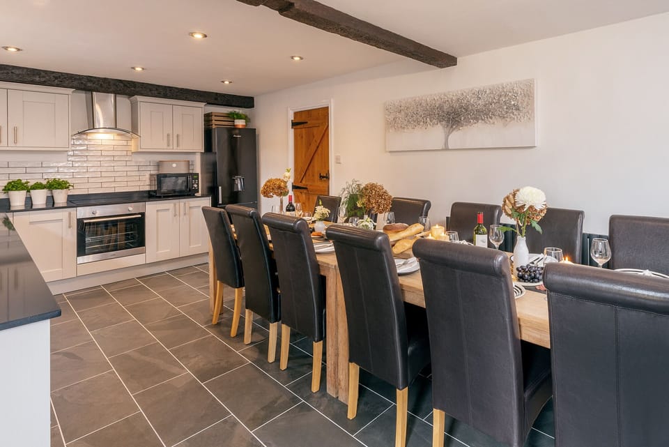 The Old Mill - brand new kitchen & dining up to 12