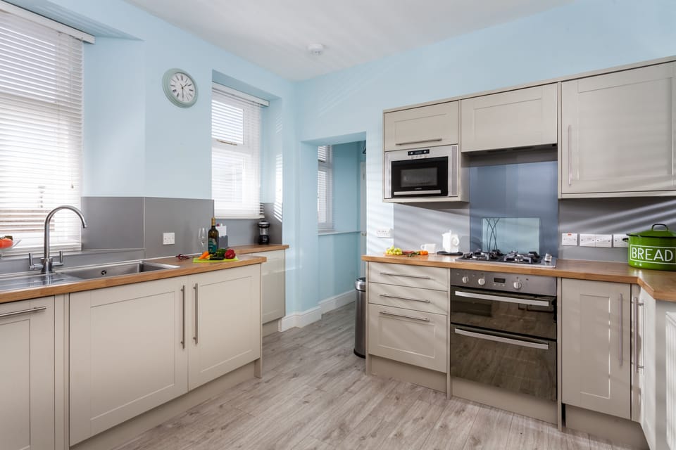 The well-equipped kitchen
