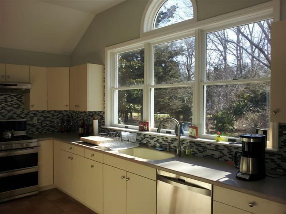 Our Clean and Bright Kitchen!