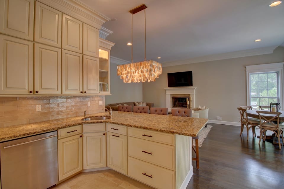 Island and Lots of Counter space