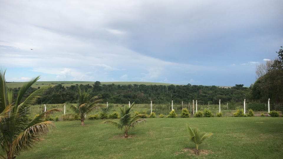 Country house in Americana, a delightful place with lots of greenery, swimming pool, and barbecue area. House in Sao Paulo City
