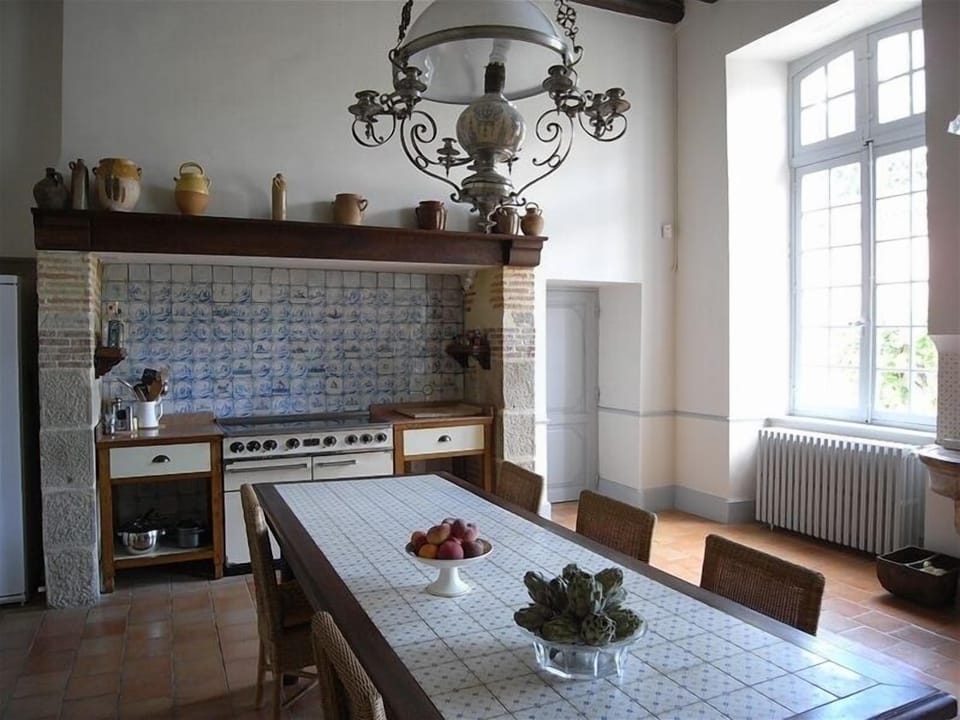 Chateau Kitchen