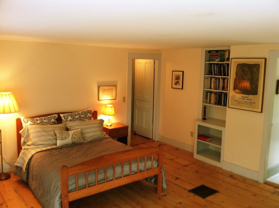 Master Bedroom, 2nd Floor
Airy! Mindful Literature and Poetry. 