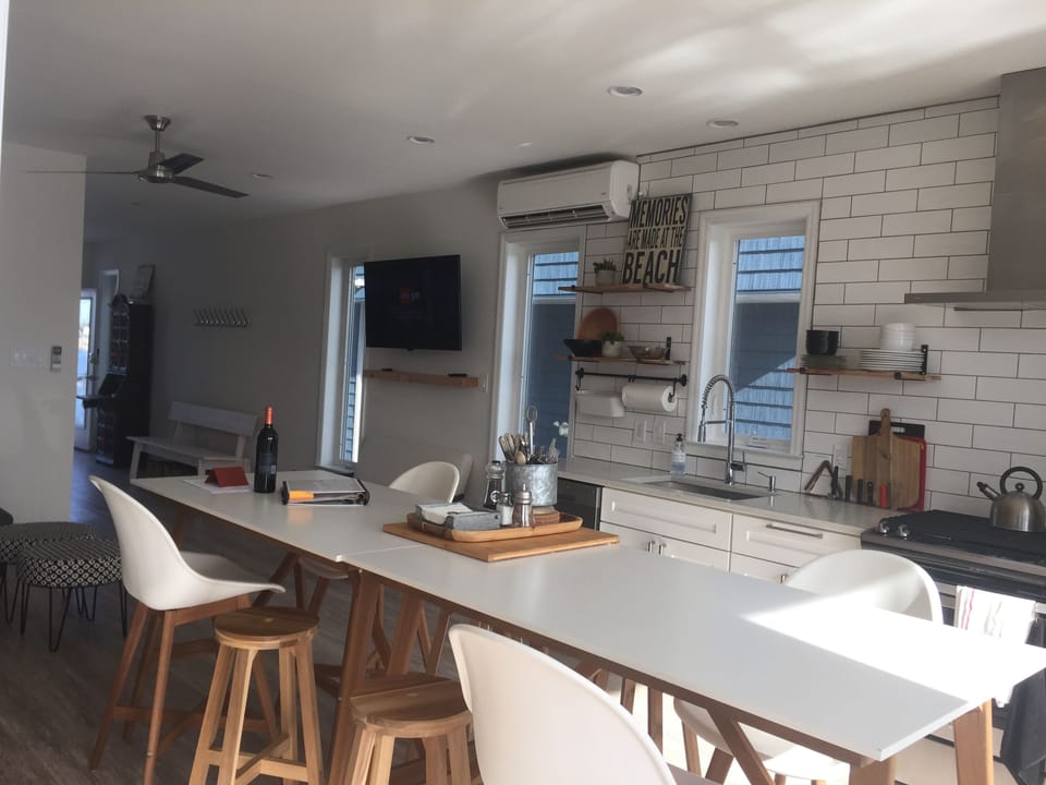 Large eat-in kitchen. 