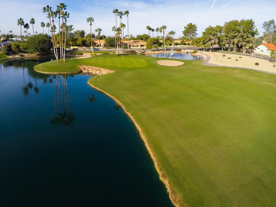 17TH HOLE - LAKES COURSE - PAR 3.

PARALLELS UNION HILLS DRIVE.