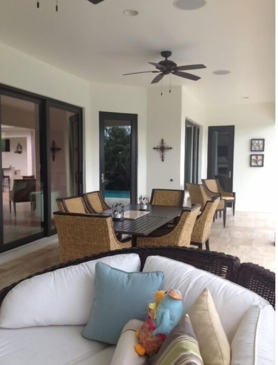 Round Chaise lounge to enjoy Tv and Fireplace