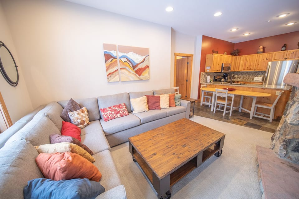 Bright, welcoming condo in the Village!
