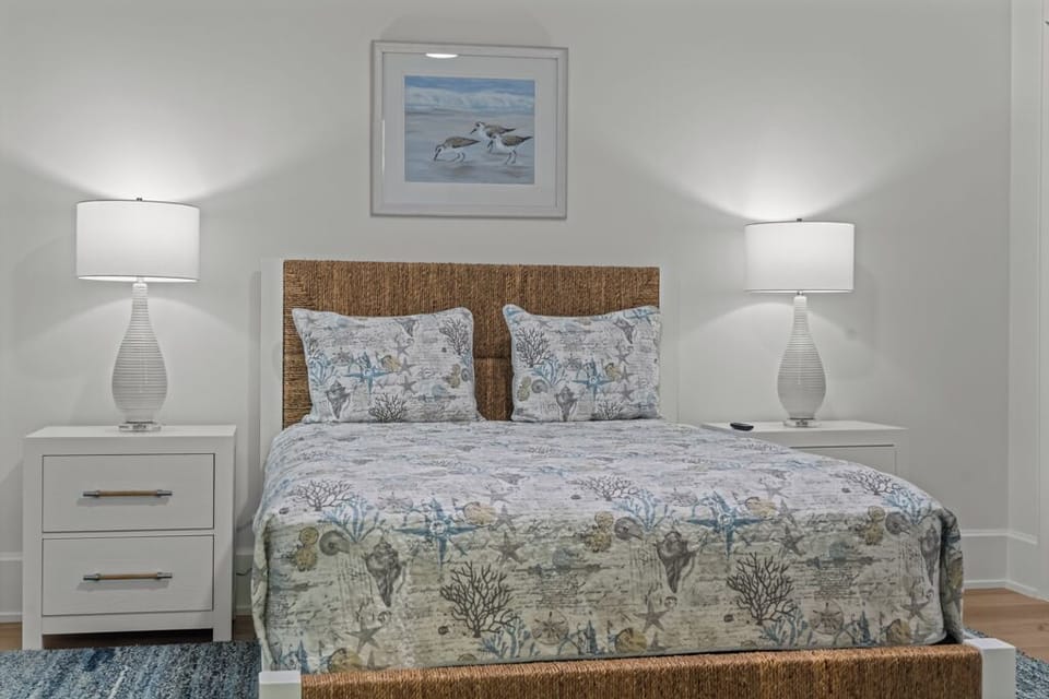 Guest bedroom with access to the balcony