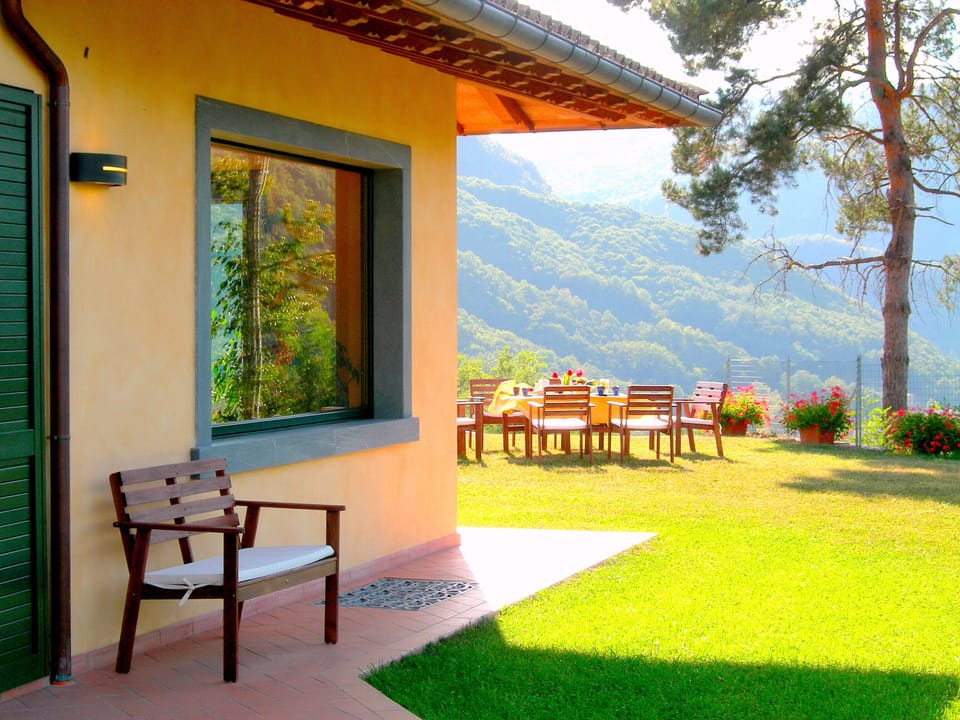 There are shaded area for relaxing and good outdoor dining space 