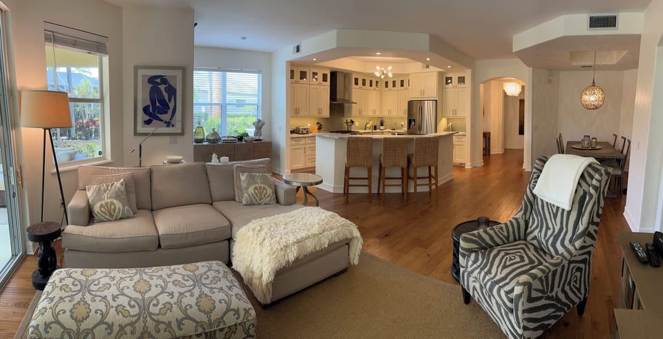 Panoramic view, dining table on right
