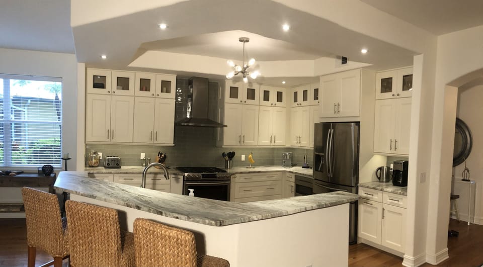 Kitchen, dishwasher in island