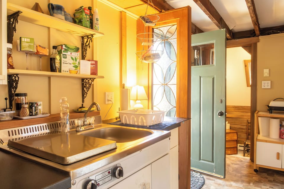 The kitchenette, entry and bathroom beyond.