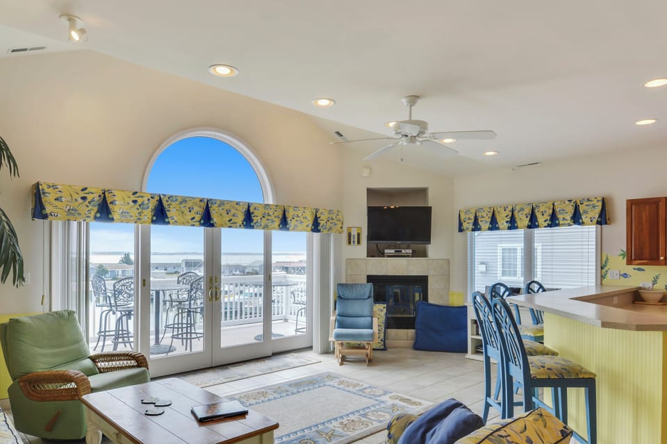 Main/Upper Level,Living Area,
