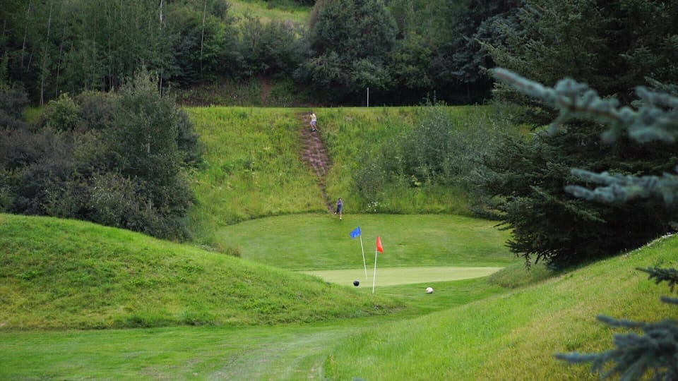 Par 3 steps away