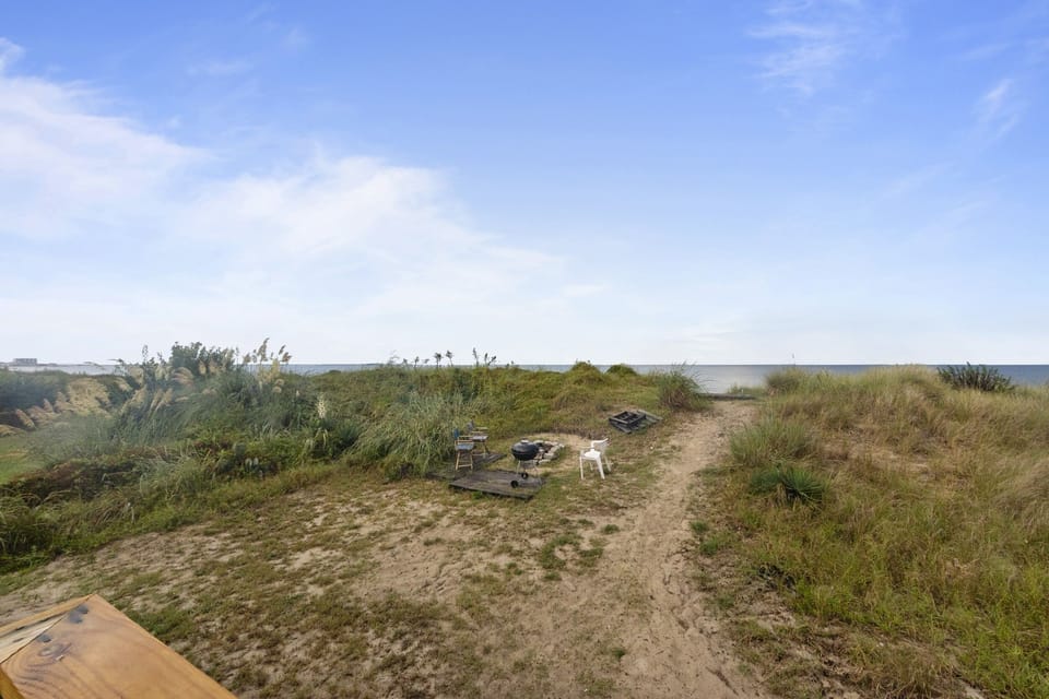 Outdoors, Nature, Building, Land, Field