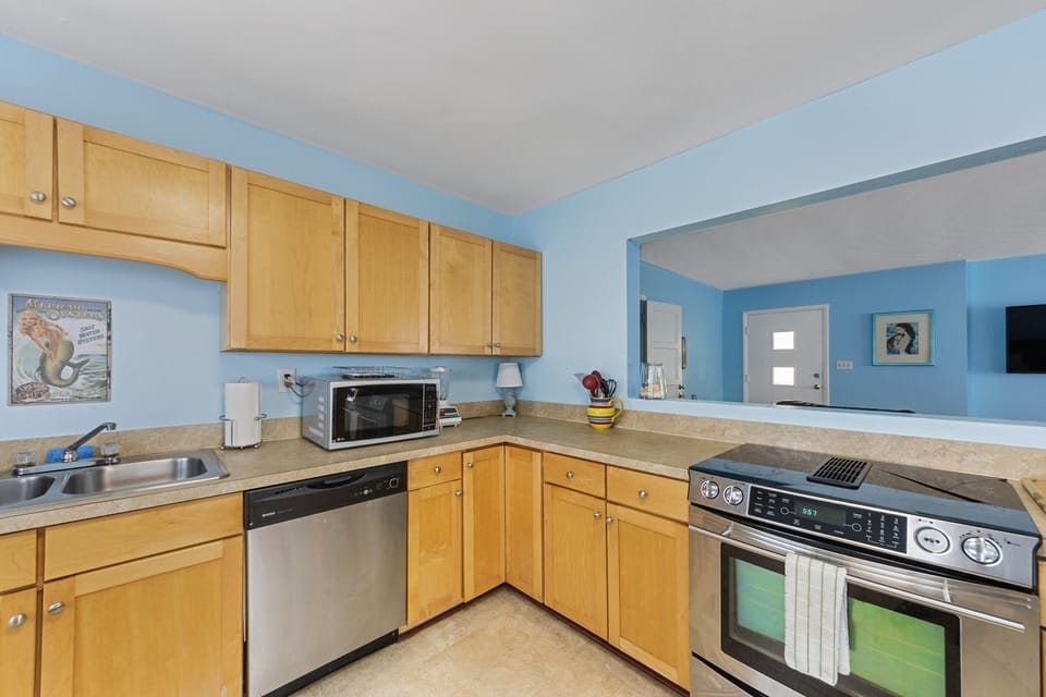 Indoors, Room, Kitchen, Oven, Furniture