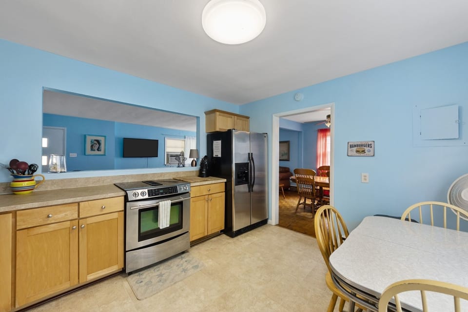 Furniture, Chair, Room, Indoors, Flooring