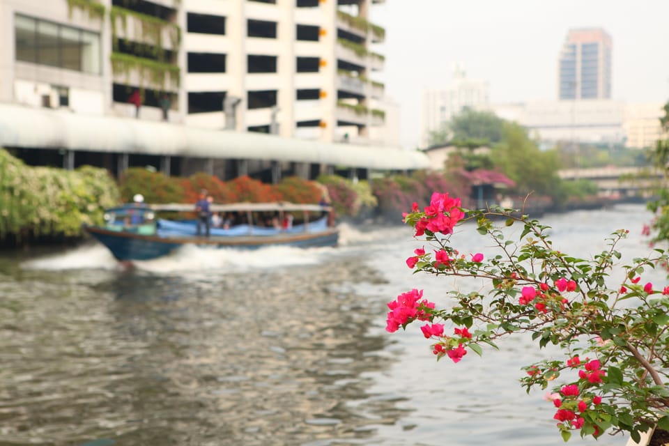 Klong boat public service 7 min walk away