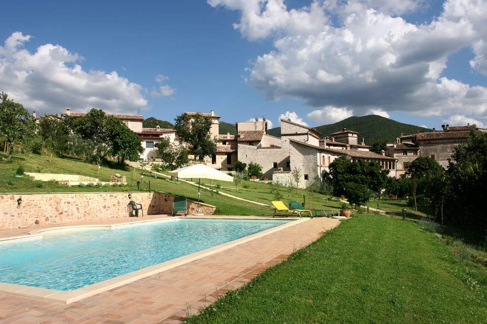 The Historic House by the Pool More detais www.leloggedisilvignano.it