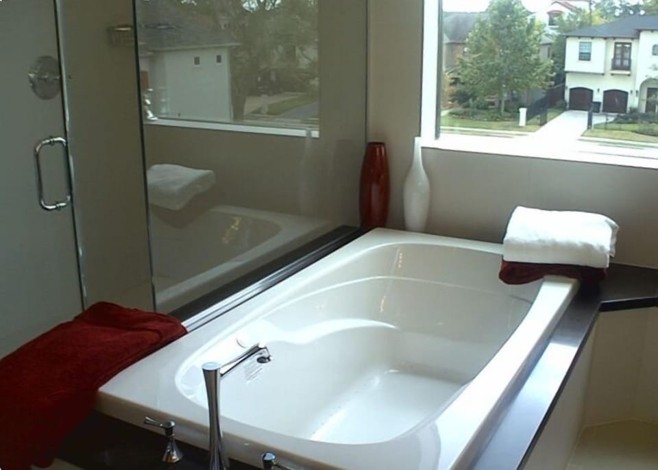 Spa Tub, Master Retreat