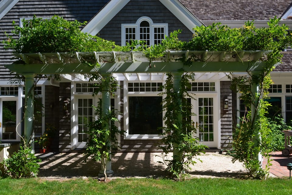 REAR TRELLIS, off living room