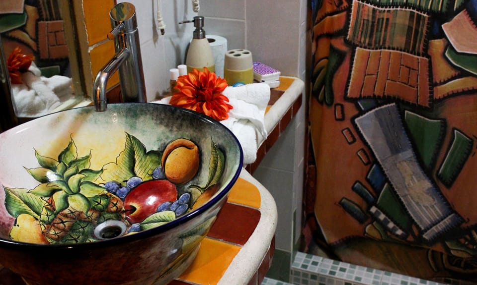 Bathroom sink
Viva Maria