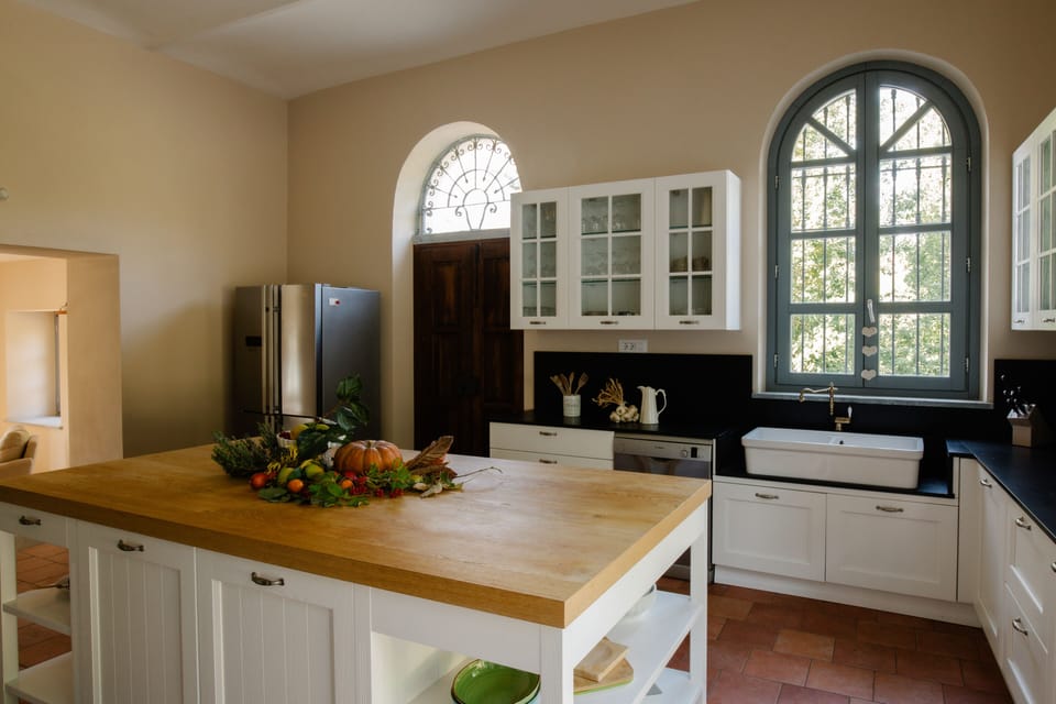 Fully equipped kitchen. 