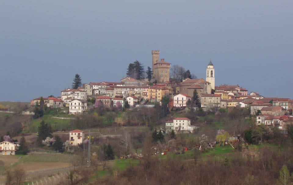 Trisobbio village