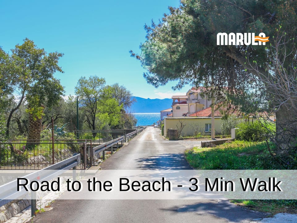 Only 3 minutes walk to the nearest beach on the straight road without any steps.