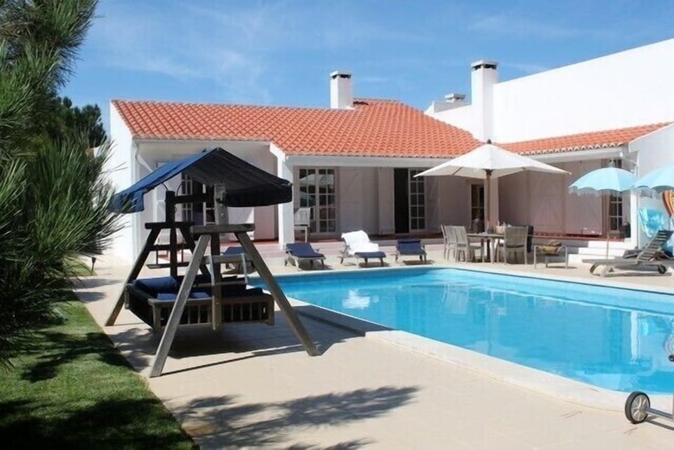 Swing Bed by the pool for reading!