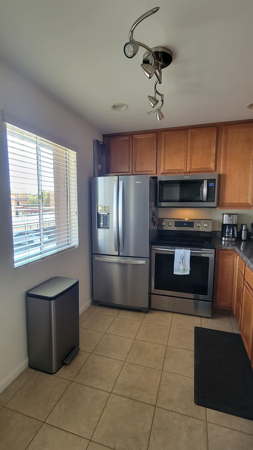 Kitchen /w Refrigerator / w cold water dispenser and ice maker