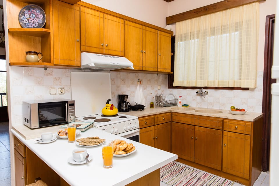 Enjoy your breakfast in the fully-equipped kitchen.