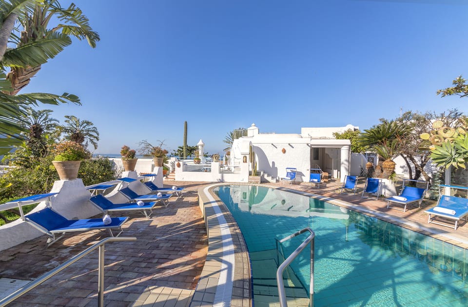 Aptm and Rooms in a Small and Fine Resort, set in a botanical Garden.  On Ischia