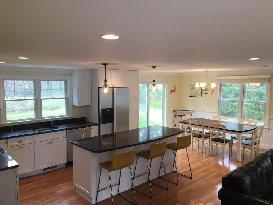 Kitchen and dining area.