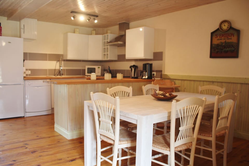 Kitchen dining room